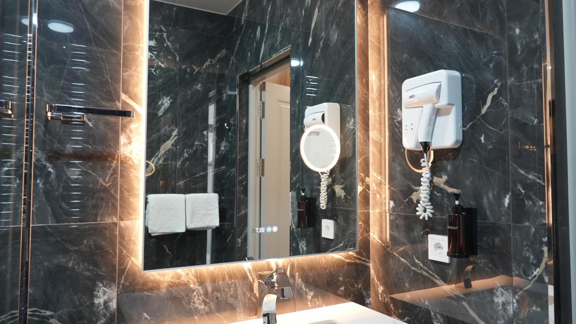 Avant Express Hotel Pool&Spa Tasken Kültér fotó