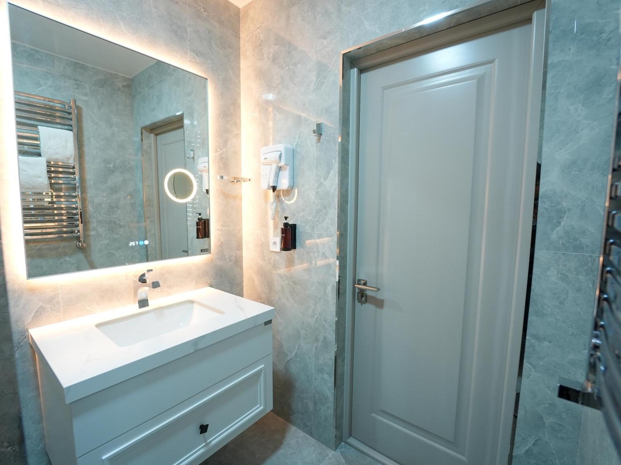 Avant Express Hotel Pool&Spa Tasken Kültér fotó