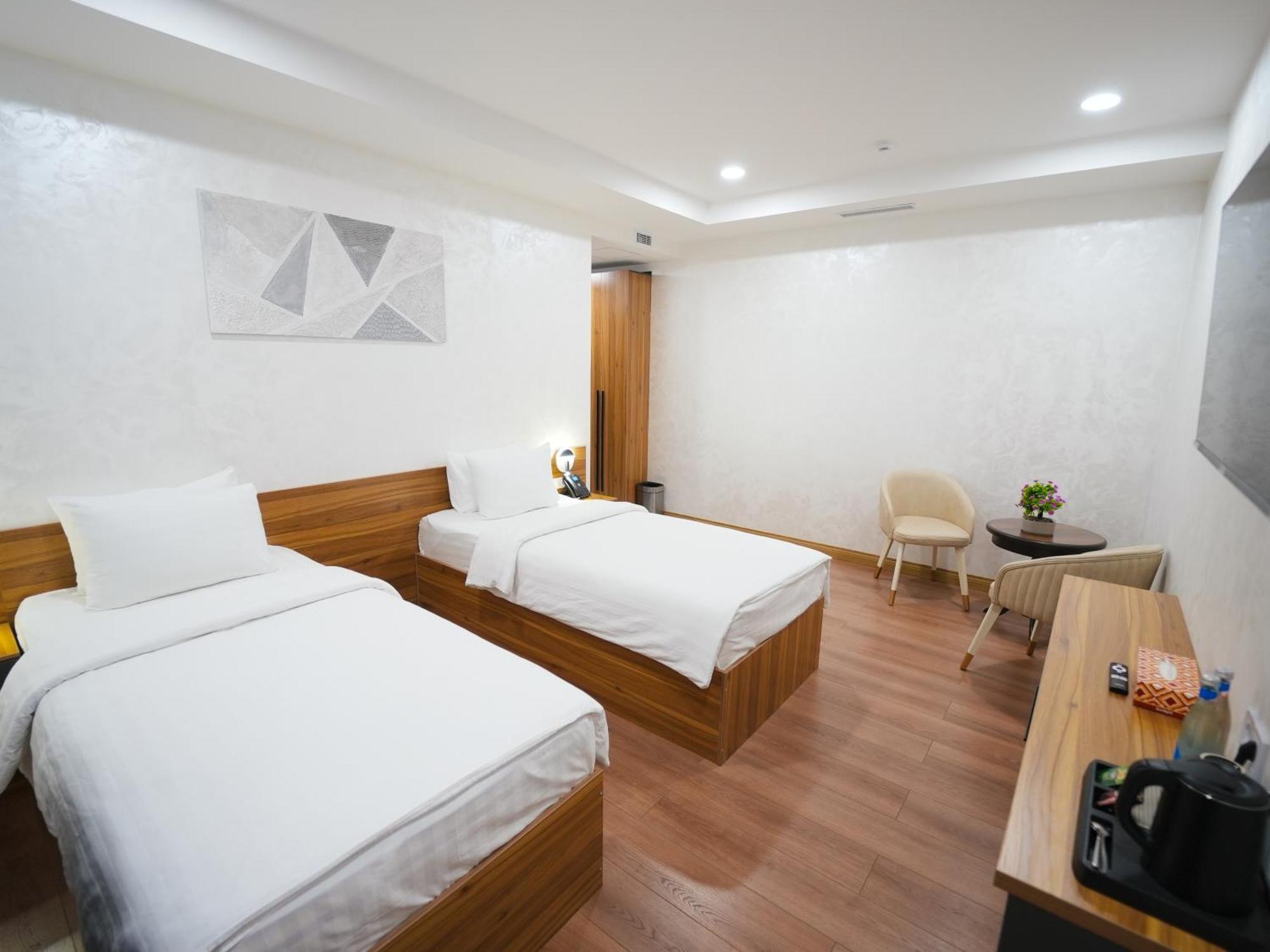 Avant Express Hotel Pool&Spa Tasken Kültér fotó
